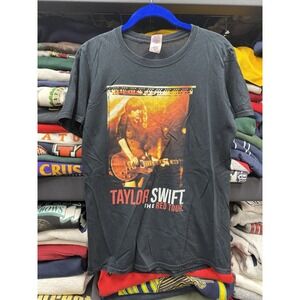 Vintage Y2K Gildan Softstyle Taylor Swift The Red Tour T-Shirt‎ Small